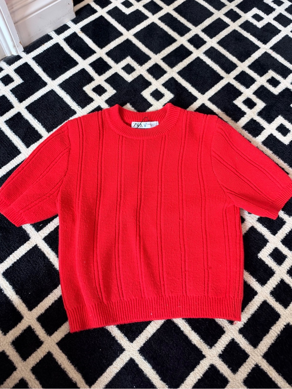 Zara Red Short Sleeve Knit Top – Medium